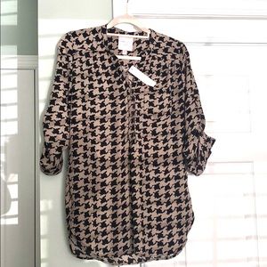 ✨NWT✨Romeo & Juliet Couture Blouse (small)